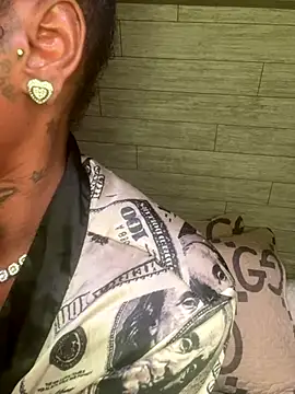 CUMQUEEN-XXX69's Webcam Show