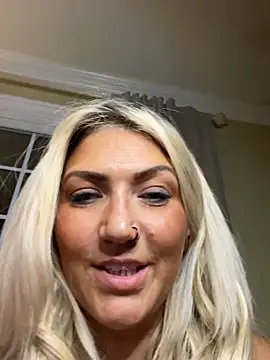LittleMissEeve's Live Sex Cam Show