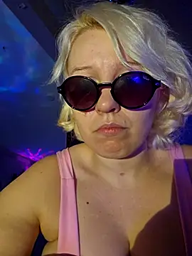 MadelynDaisyMoanroe's Webcam Show