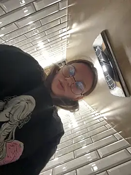 MiniVi's Live Sex Cam Show