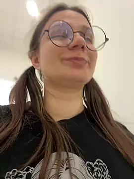 MiniVi's Live Sex Cam Show