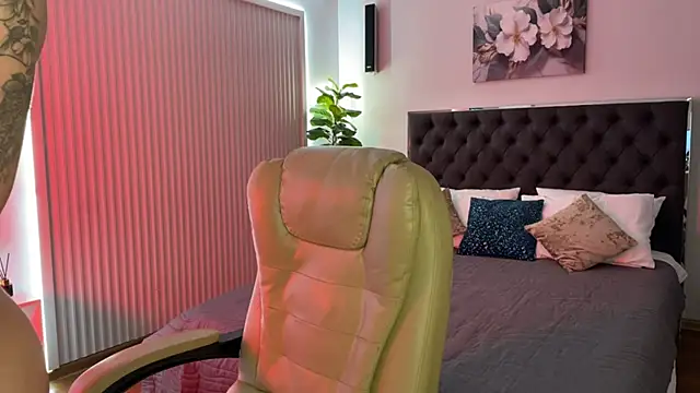 OhMyEmma's Live Sex Cam Show