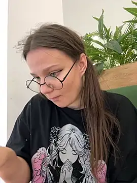 MiniVi's Live Sex Cam Show