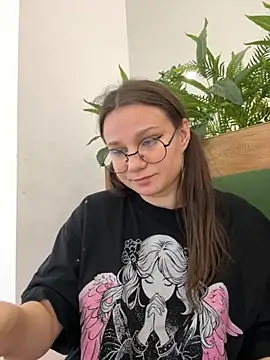 MiniVi's Live Sex Cam Show