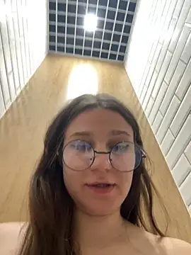 MiniVi's Live Sex Cam Show