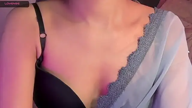 SpicyEssence's Live Sex Cam Show