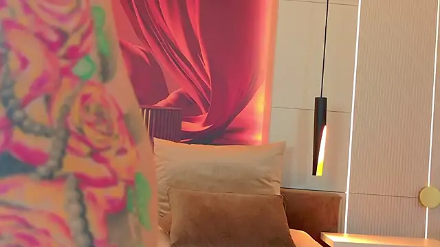 RubyLuxee's Live Sex Cam Show