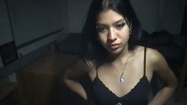 petitelatinateen's Live Sex Cam Show
