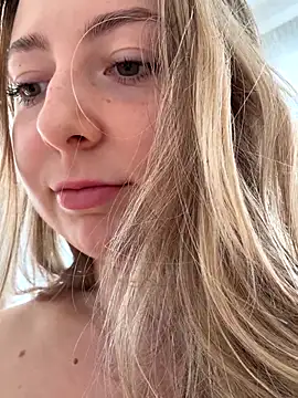 curvyflawless' Webcam Show