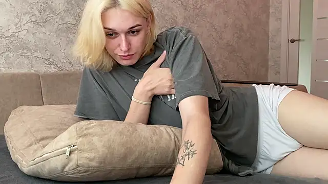 evelina228's Live Sex Cam Show