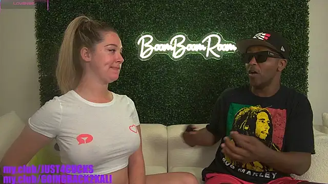 boomboomr00m's Live Webcam Show