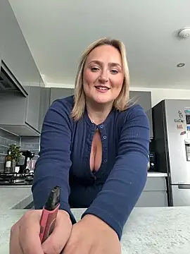Elliemaee's Live Sex Cam Show