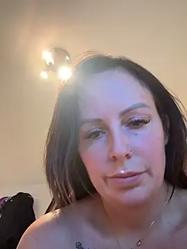 nightingale27's Live Sex Cam Show
