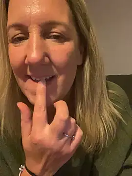 X-Victoria-X's Live Sex Cam Show