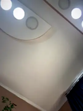MilfNextDoor20's Webcam Show