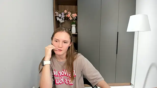 DedeCaterina's Live Sex Cam Show