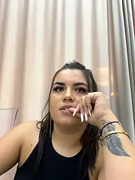 SarahLoreen's Live Sex Cam Show