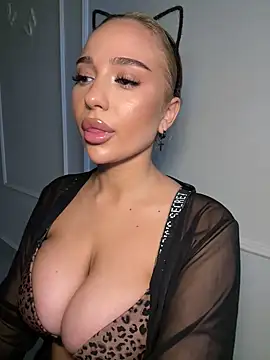 CardiSweetBaby's Live Sex Cam Show