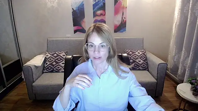 shy_hot_cat's Live Sex Cam Show