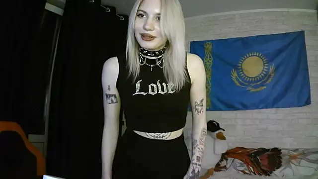 LorrineBurgert's Live Sex Cam Show