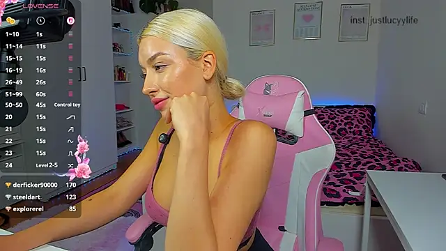 LucyPaigee Videochat live