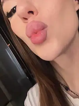 DianaGlow's Live Sex Cam Show