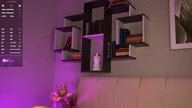 MiaBanger's Live Sex Cam Show