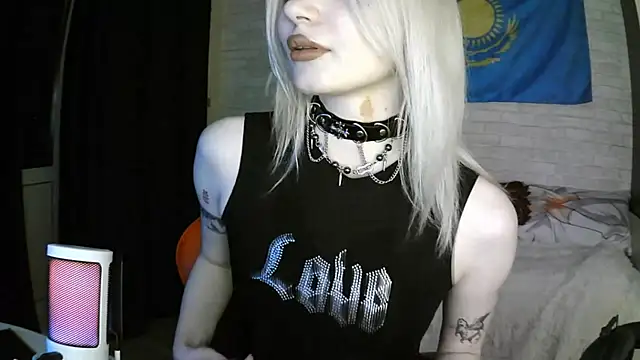 LorrineBurgert's Live Sex Cam Show