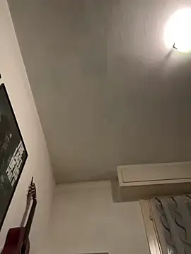 Yourfoxy05's Live Sex Cam Show