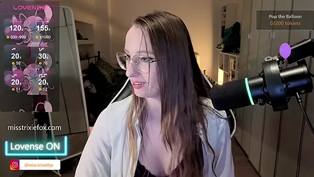 misstrixiefox's Live Sex Cam Show