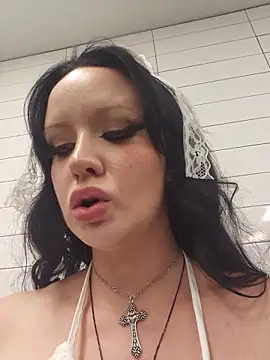 EVILYN's Live Sex Cam Show