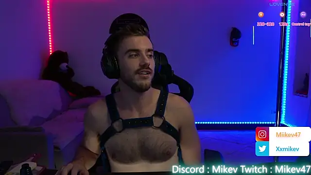 Mikev's Live Sex Cam Show