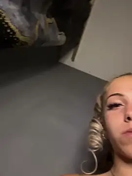 Katherinabby33's Live Sex Cam Show