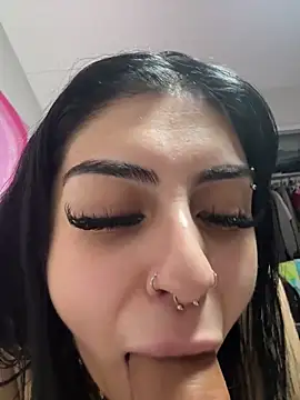 ThickerThanYoBitch's Webcam Show