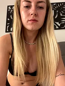 petite_poppy_xox's Live Sex Cam Show