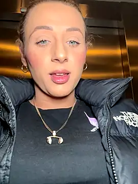Strongqueen's Live Sex Cam Show