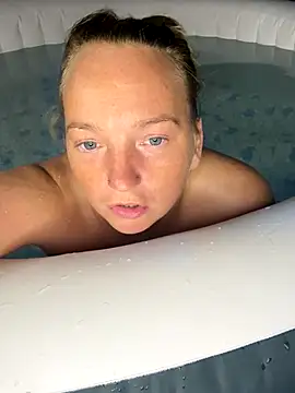 JustYourNormalCouple's Live Sex Cam Show
