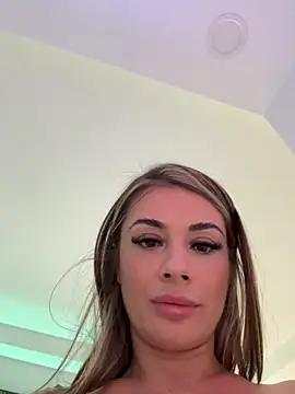IsabellaEtthan's Live Chat Room
