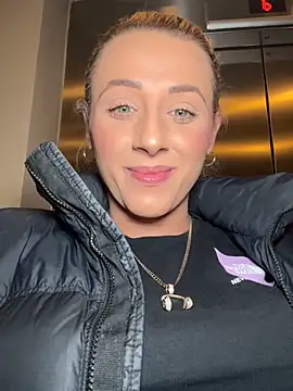 Strongqueen's Live Sex Cam Show