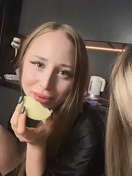 BellaSecrett's Webcam Show