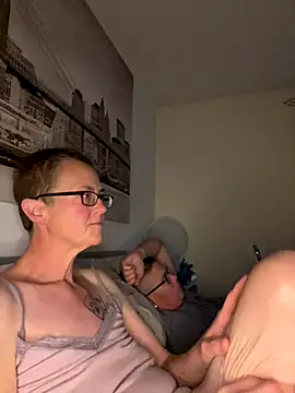 Curvy-Jinx's Live Sex Cam Show