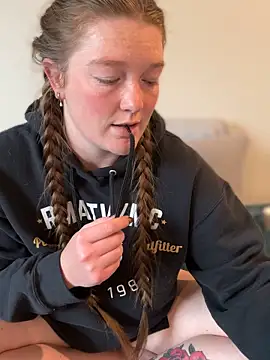 PussiesnCream_'s Webcam Show