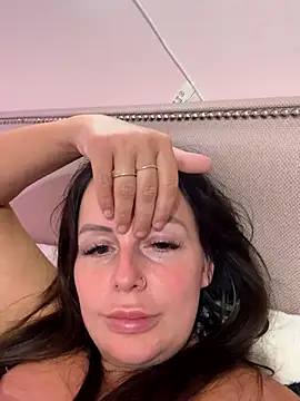 nightingale27's Live Sex Cam Show
