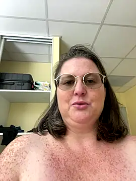Beatricefrench-curvy-milf's Webcam Show