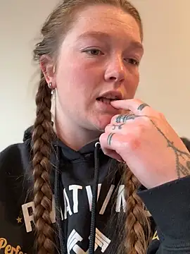 PussiesnCream_'s Live Sex Cam Show