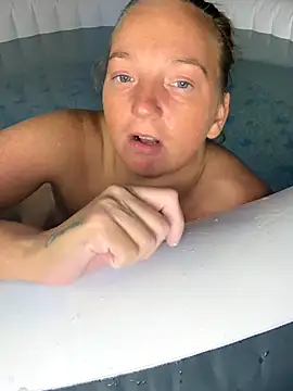 JustYourNormalCouple's Live Sex Cam Show