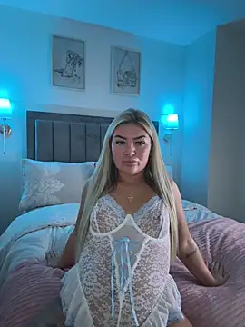EmilyKingg's Live Sex Cam Show