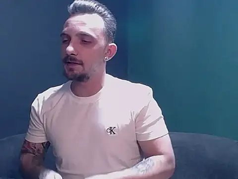 guesswhatbitch's Live Sex Cam Show