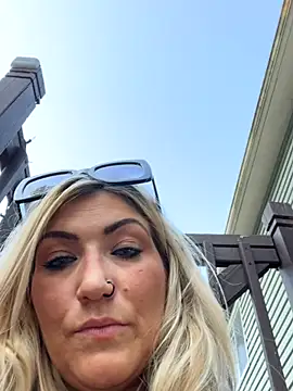 LittleMissEeve's Live Sex Cam Show