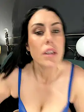 xCharlie_MILFx's Live Sex Cam Show